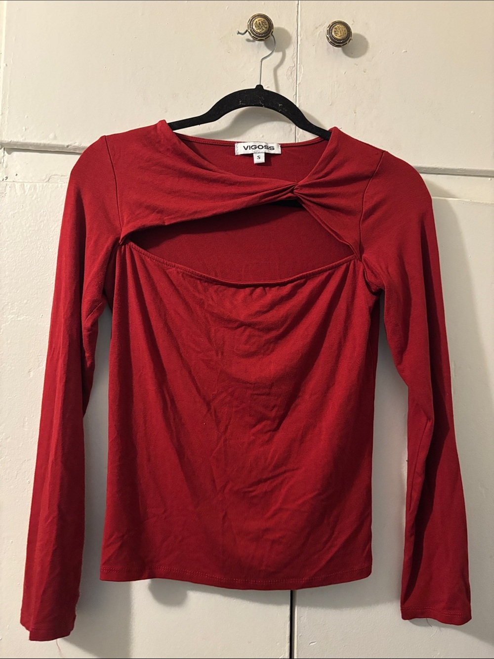 VIGOSS Red Long Sleeve Twist Front Cutout Top